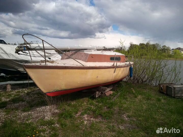 Парусная яхта. Крейсерский швертбот