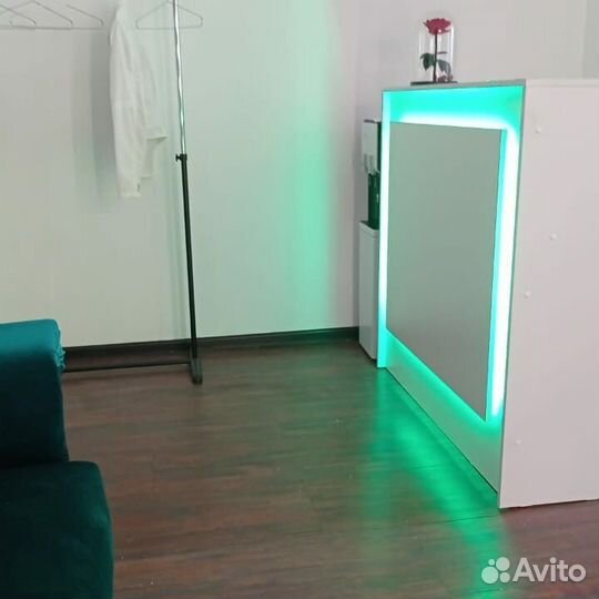 Ресепшен стойка администратора с подсветкой