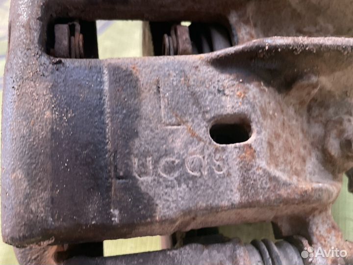 Суппорт передний левый volvo s40