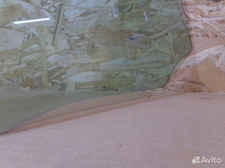 Стекло двери передней правой Mercedes-Benz C-Class