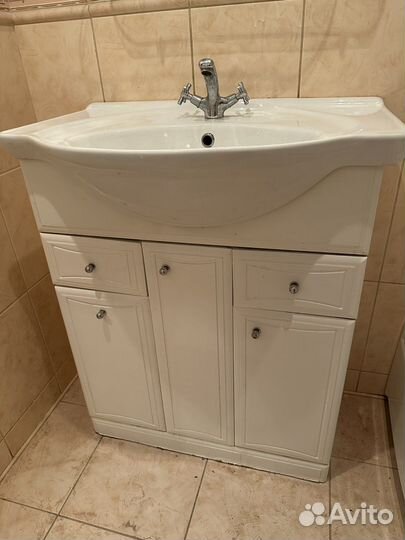 Тумба для ванной с зеркалом