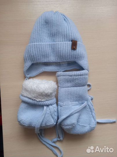 Шапочка и пинетки для новорожденного