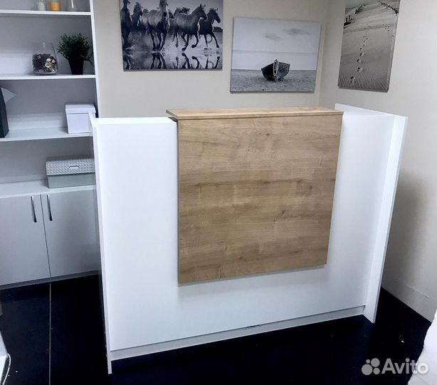 Стойка ресепшн