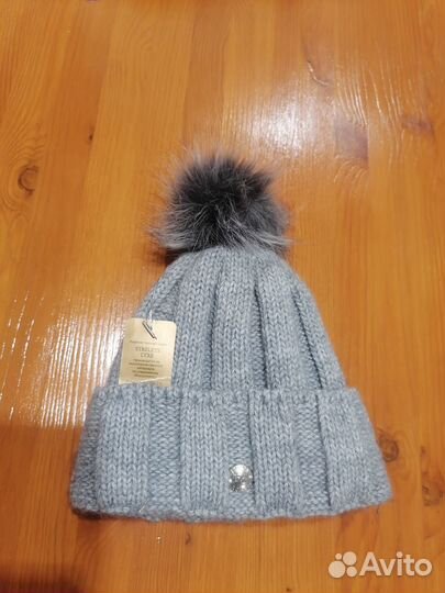 Шапки женские вязаные новые с помпоном
