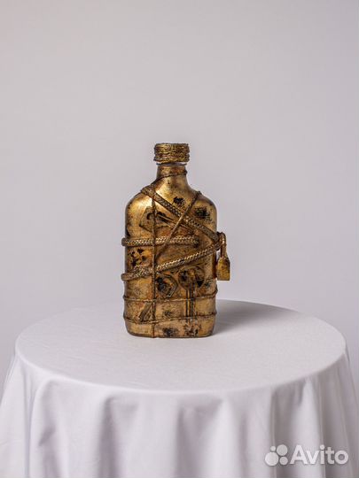 Бутылка для спиртного с декором