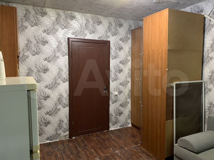 Комната 13 м² в 8-к., 1/9 эт.