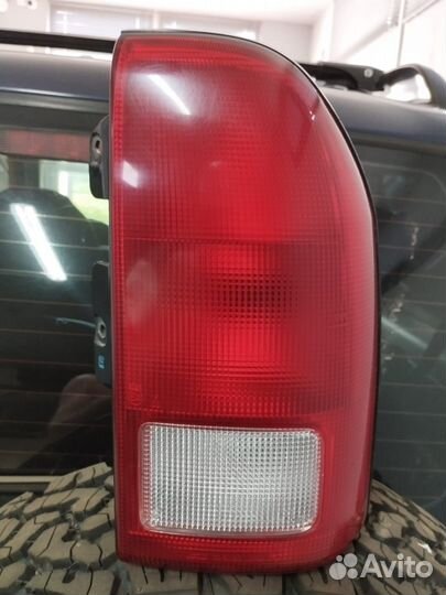 Фонарь задний правый suzuki grand vitara 1 2003г
