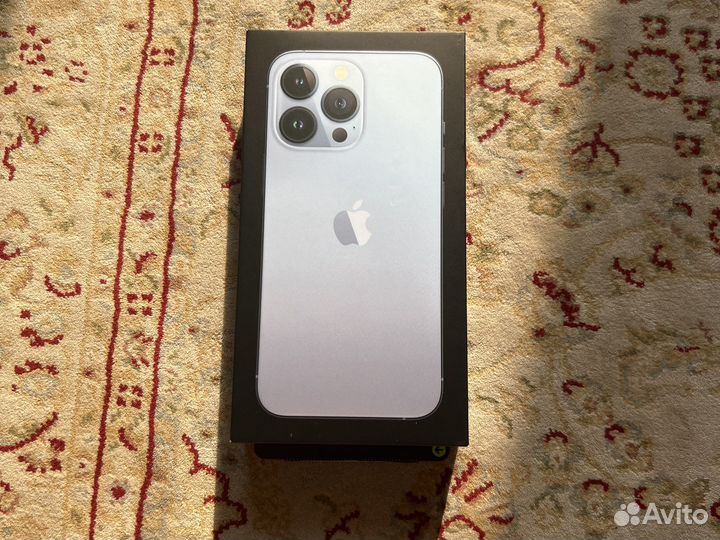 Коробка от iPhone 13 pro голубой
