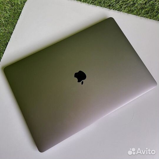 Apple MacBook Pro 16