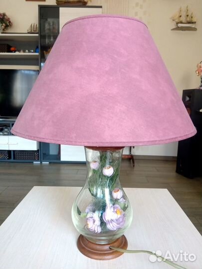 Лампа настольная с абажуром