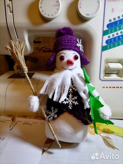 Снеговик под елку