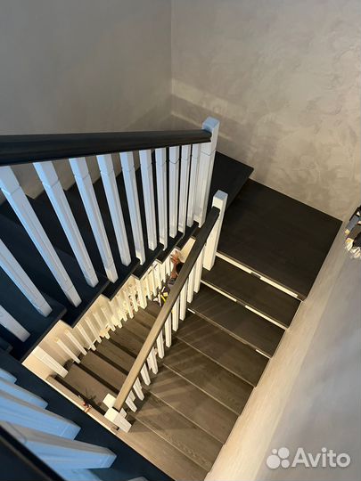 Деревянная лестница в дом