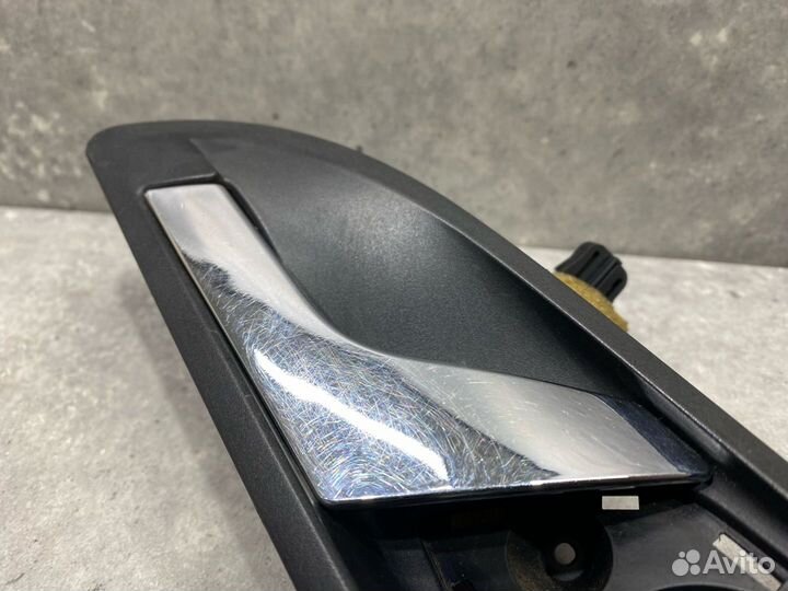 Ручка внутренняя двери передней левой Skoda