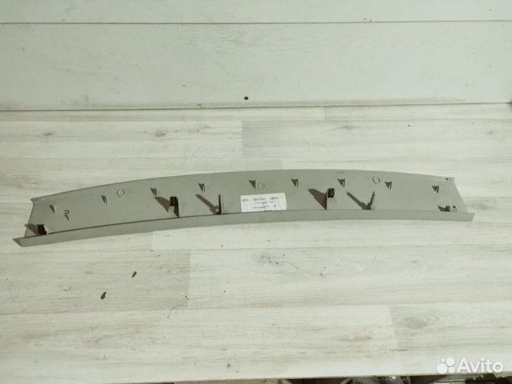 Обшивка двери багажника задняя Ford Focus 2