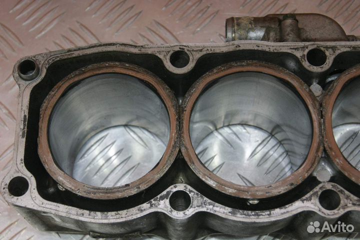 Блок цилиндров с поршнями Kawasaki ZXR750-2