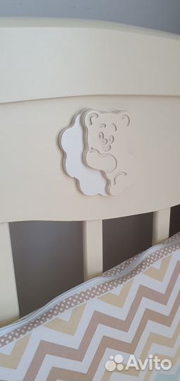 Детская кроватка с продольным маятником