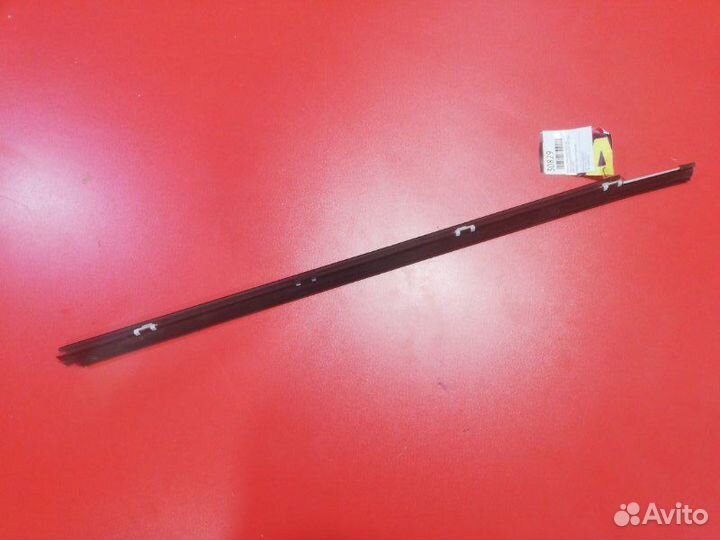 Молдинг стекла двери внешний передний левый Nissan