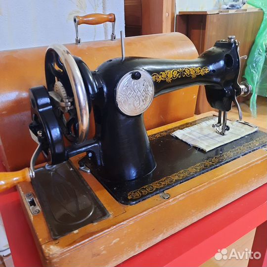 Машинка швейная