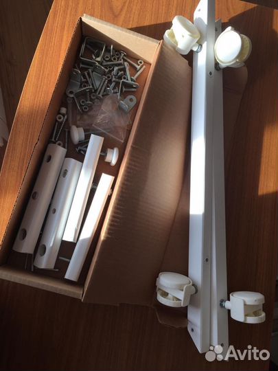 Детская кроватка с маятником