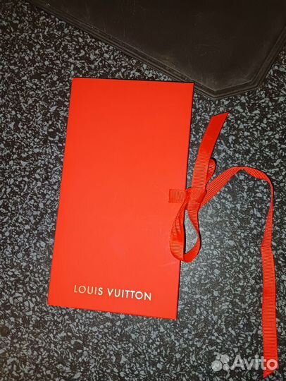 Louis Vuitton красные конверты