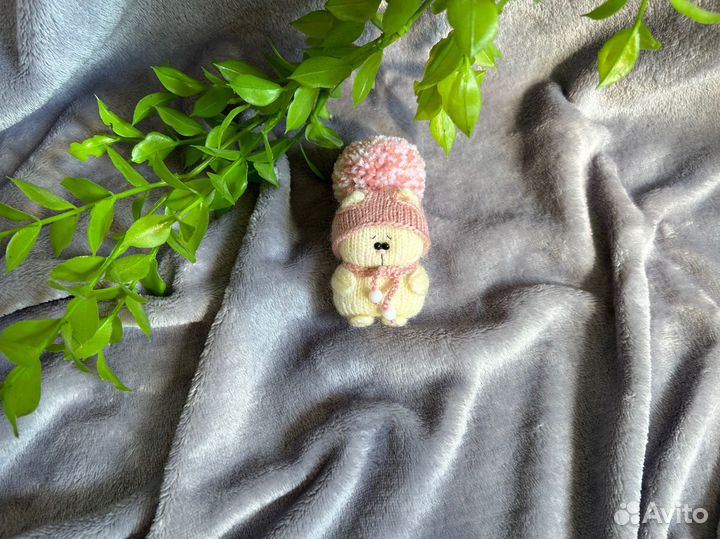 Вязаная игрушка котик