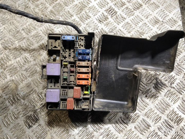 Блок предохранителей Renault Laguna 2