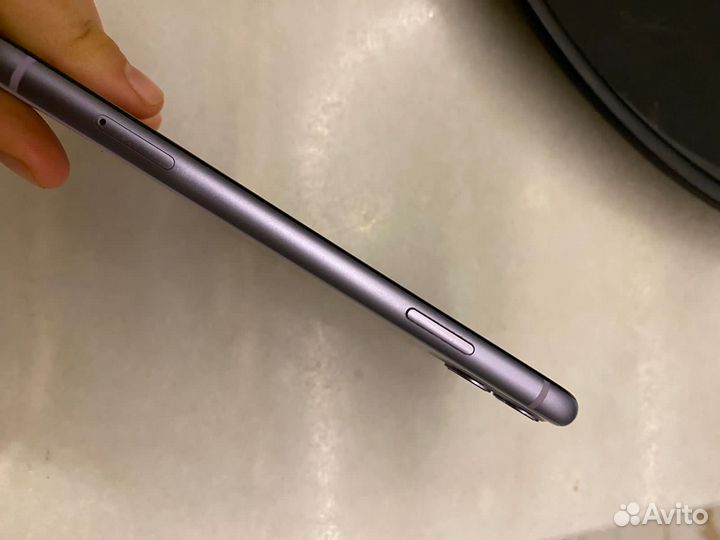 Телефон iPhone 11
