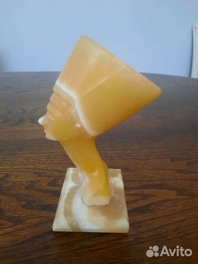 Статуэтка нефертити