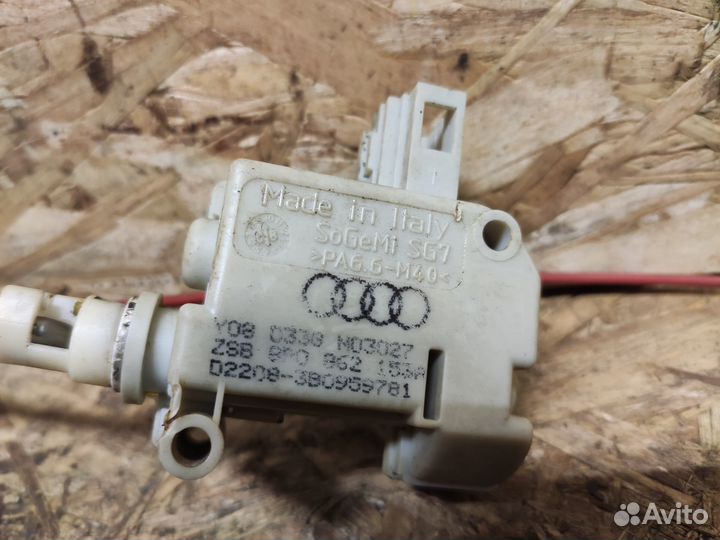 Активатор лючка бензобака Audi A3 8P рест 2