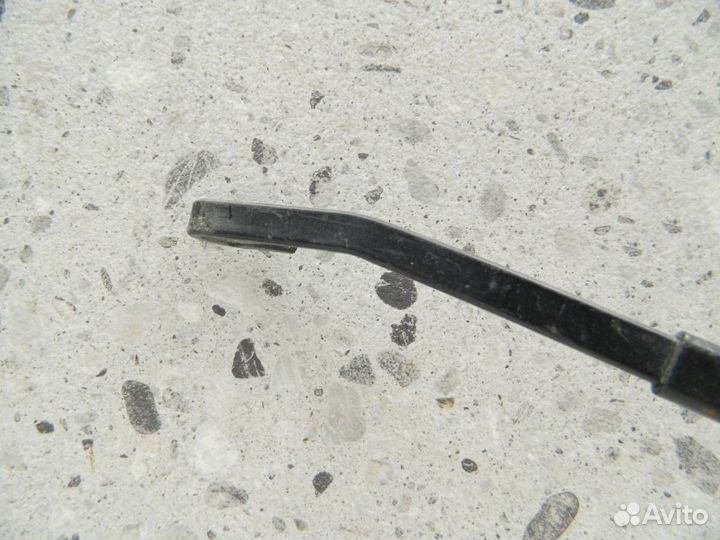 Поводок стеклоочистителя передний правый Toyota Ca