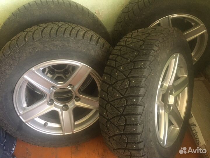 Продам колеса на ниву 215/65 R16 Зима