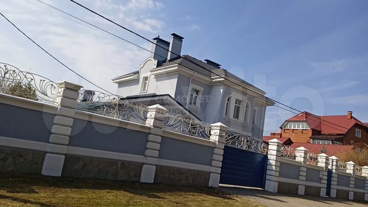 Коттедж 220 м² на участке 13 сот.