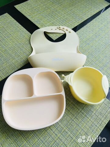 Силиконовые тарелки и нагрудник