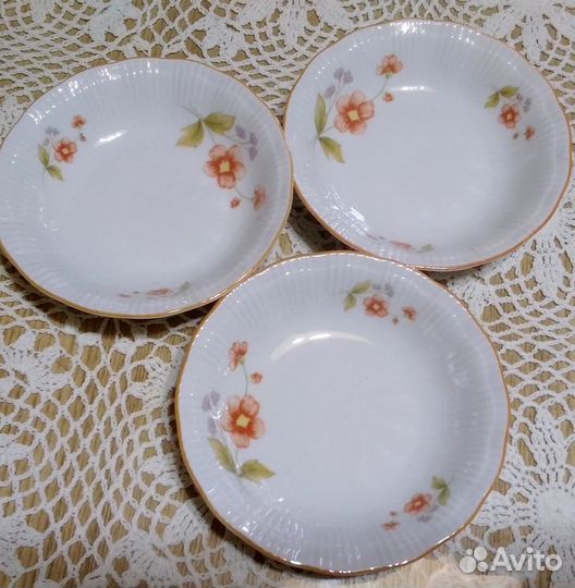 Тарелки и блюдца Дулево