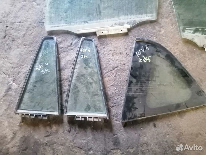Стекло двери Тойота Рав 4 2005-2012