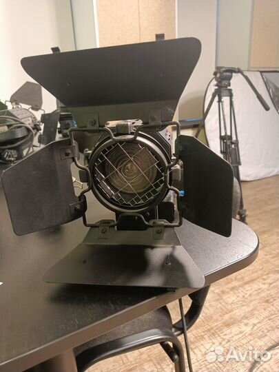 Галогеновый прожектор Logocam Fresnel 300