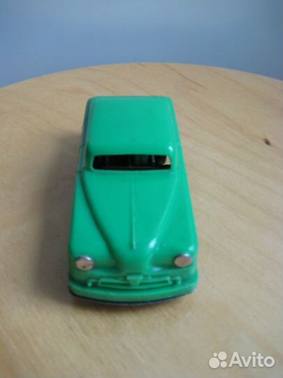 Машинка детская инерционная конец 50-х годов ххв