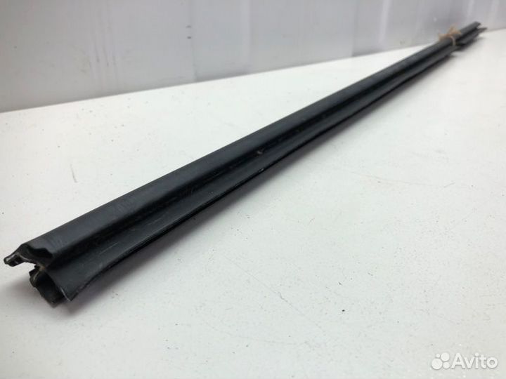 Уплотнитель (бархотка ) задний левый Opel Astra H