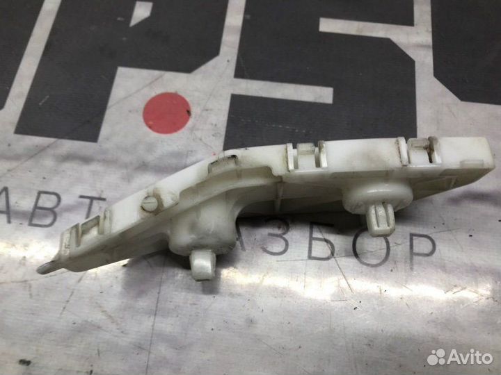 Крепление бампера переднее правое Nissan Murano