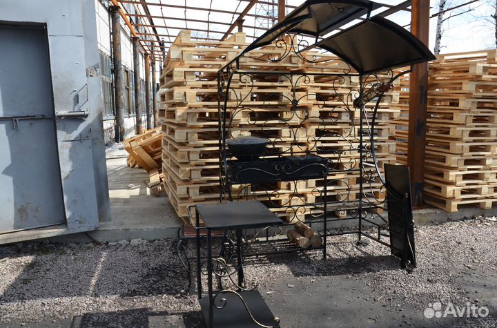 Мангал с крышей