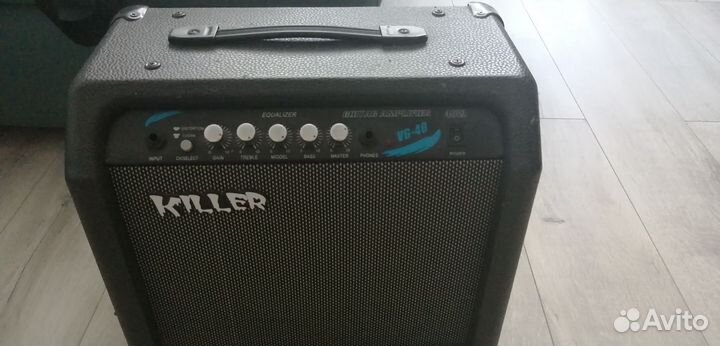 Электрогитара и комбоусилитель