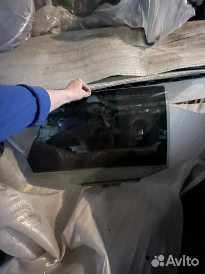 Стекло задней правой двери