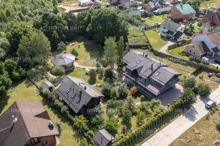 Коттедж 390 м² на участке 57 сот.