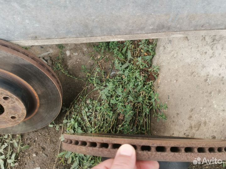 Продаются передние тормозные диски, теана 32кузов