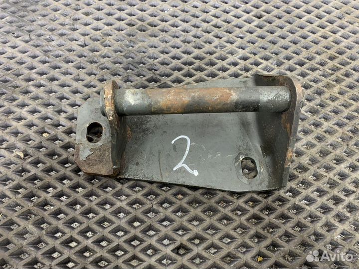 500368184 Кронштейн замка кабины Iveco Stralis