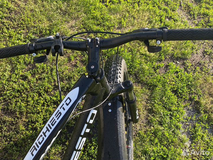 Велосипед richiesto с большими колесами