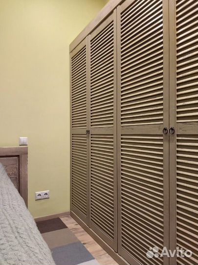 Шкафы с жалюзийными дверями, дверцами жалюзи, рееч