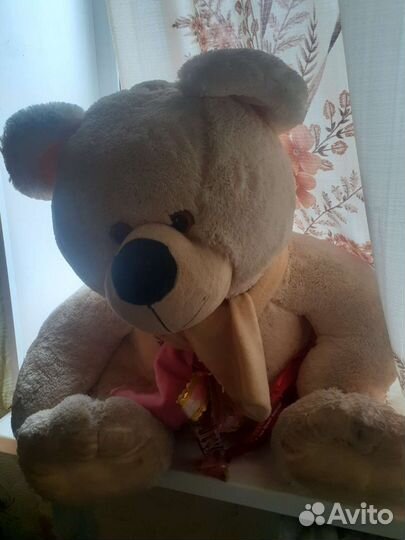 Плюшевый медведь огромный