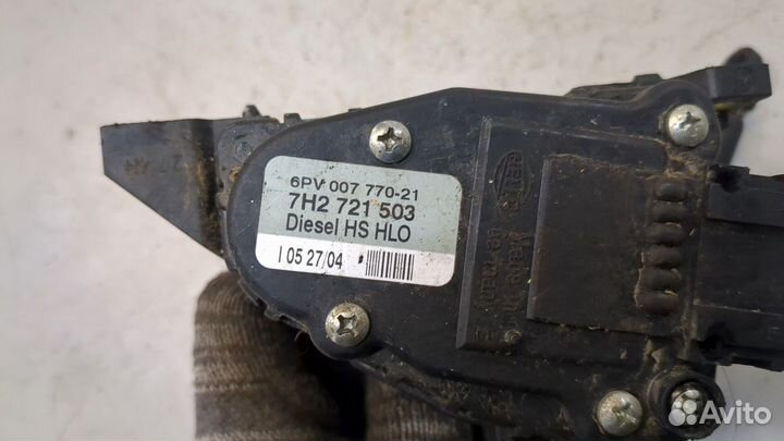 Датчик положения педали газа Volkswagen Transporter 5