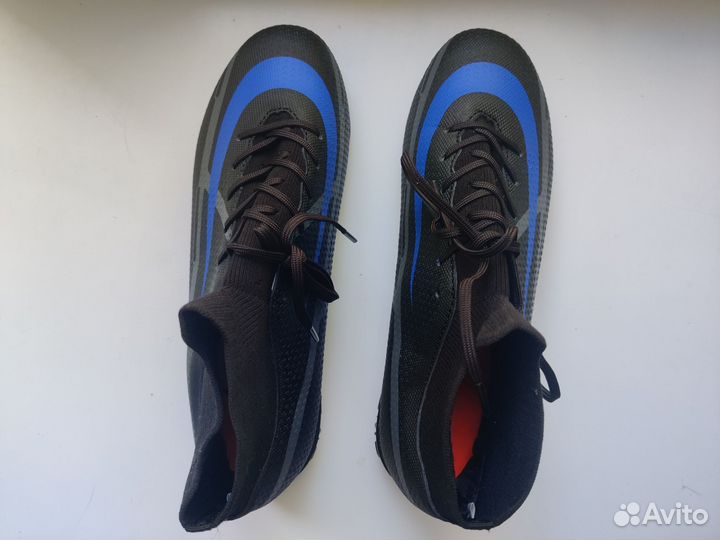 Футбольные бутсы